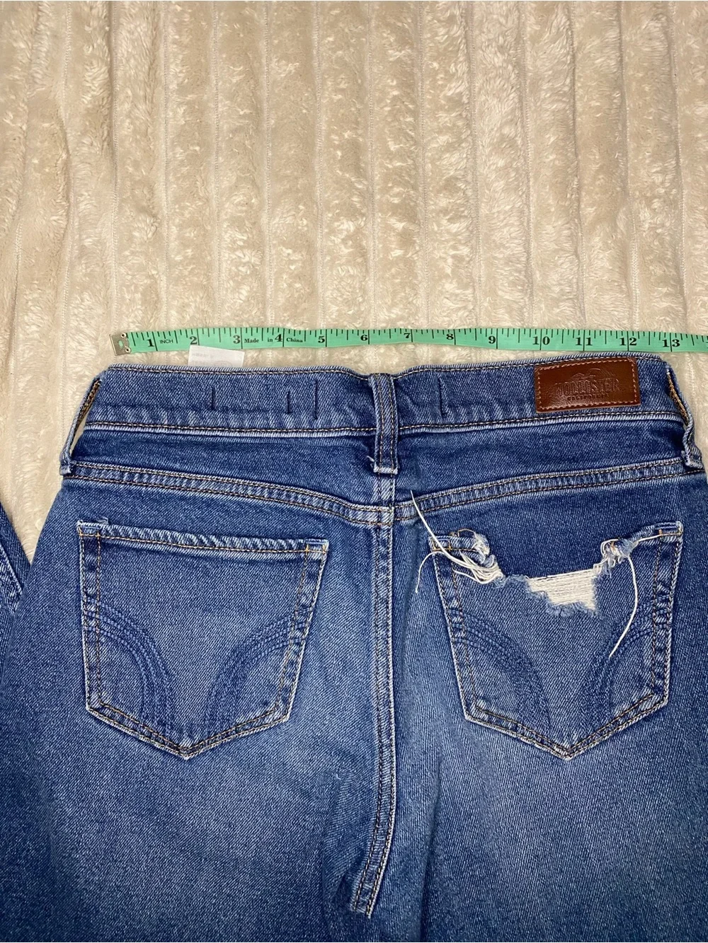 Hollister Women's Distressed Dark Wash Low-Rise Crop Boyfriend Jeans Size 1R 25